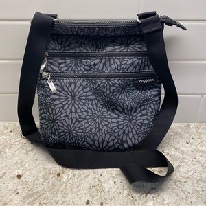 Baggallini Daisy Floral Crossbody Purse